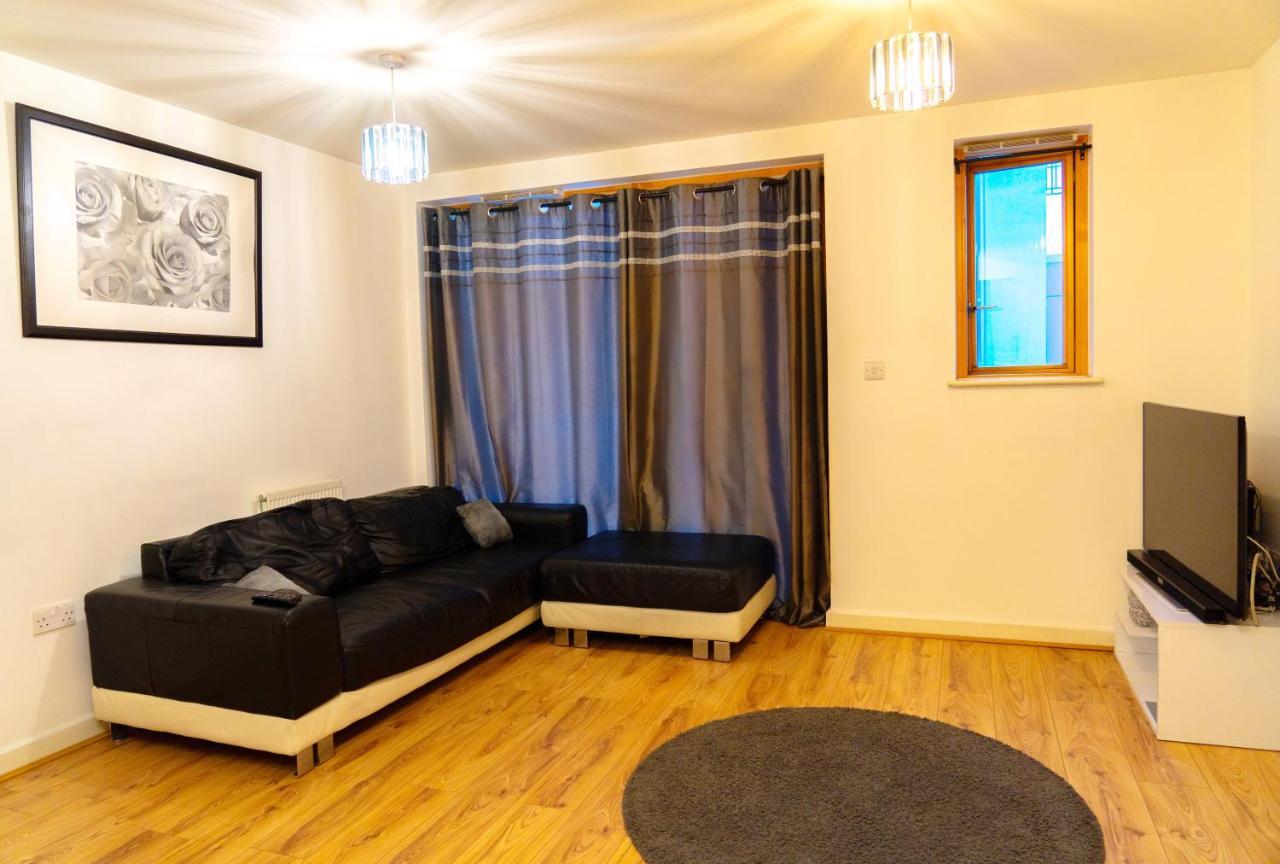 ロンドン1 Bed - Sleeps 2 - 7 Min Walk To Hackney Stationアパートメント エクステリア 写真