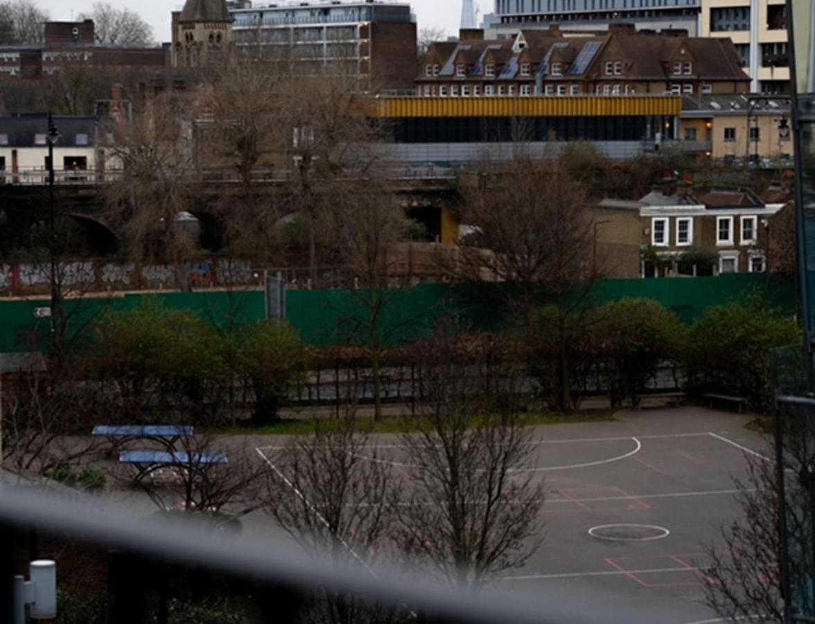 ロンドン1 Bed - Sleeps 2 - 7 Min Walk To Hackney Stationアパートメント エクステリア 写真